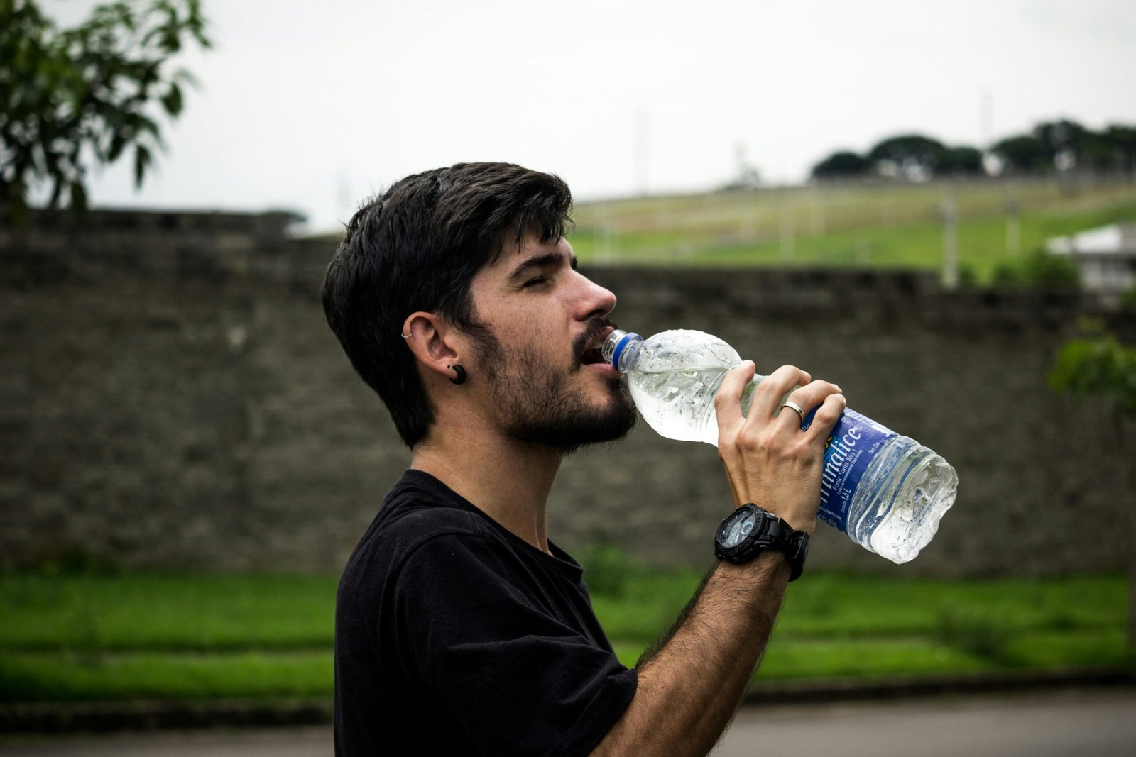 Hidratación: ¿Cuánta agua necesitas realmente al día si entrenas?